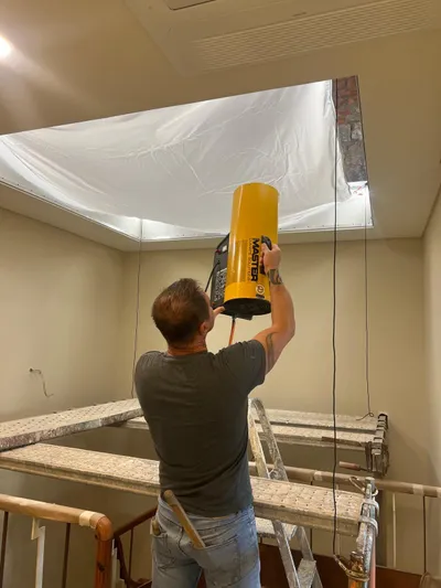 Equipa Garantodromo em obra de tecto tenso no Porto