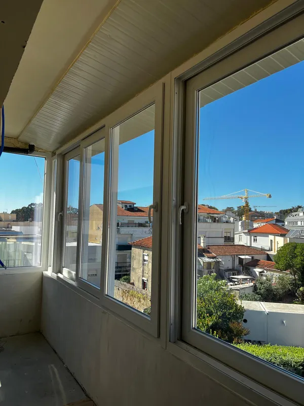 Caixilharia PVC — varanda interior envidraçada